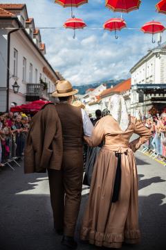 Izjemen obisk zaznamoval 50. Dneve narodnih noš in oblačilne dediščine v Kamniku (Blaž T. Muc)  (64)